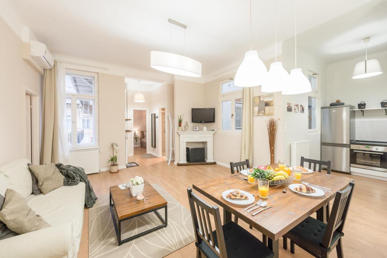Apartamento Downtown Heart 3 Bdr, 2 Bath, A/C Budapest Exterior foto